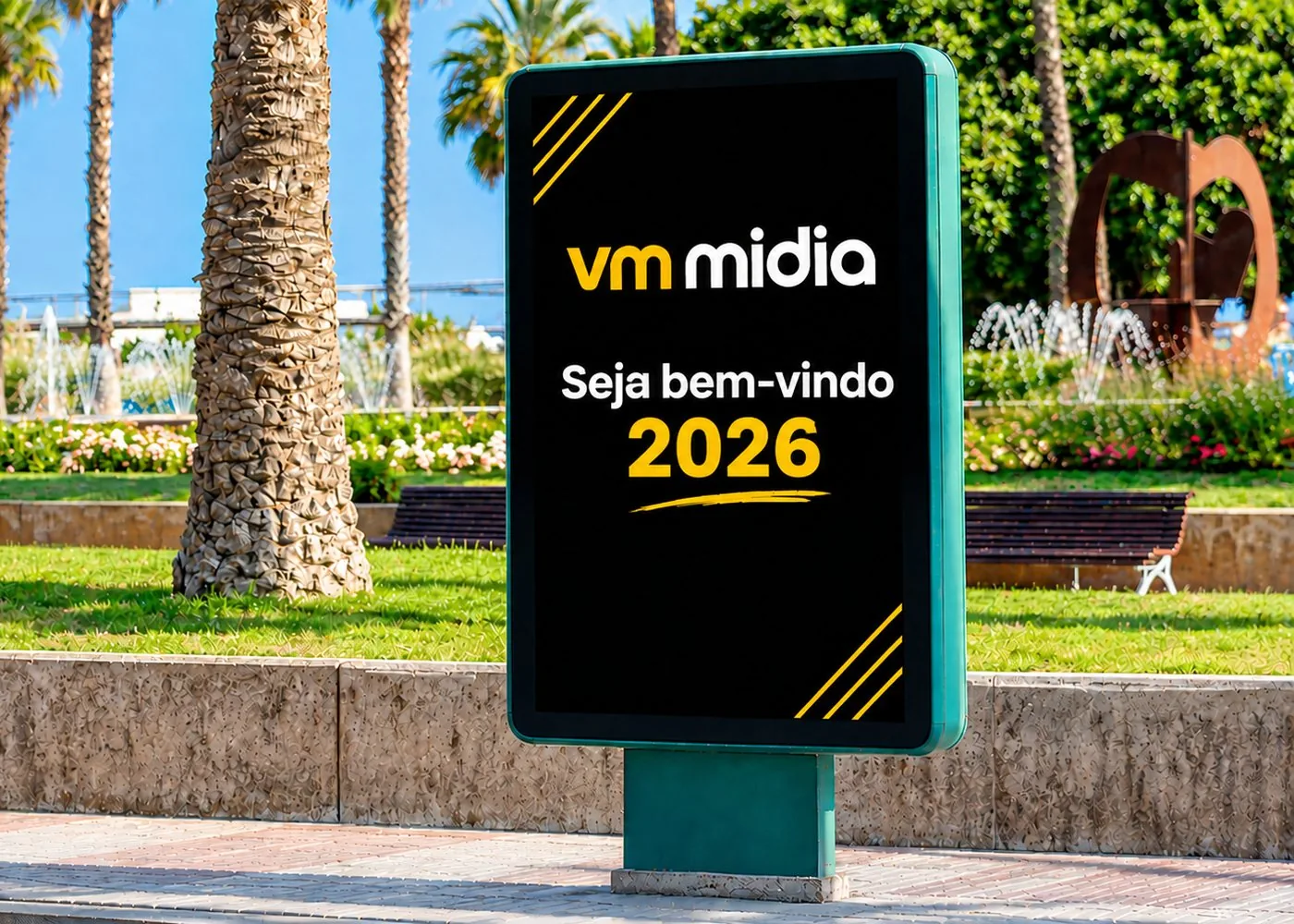 Totem digital com a marca VM Mídia instalado em uma praça